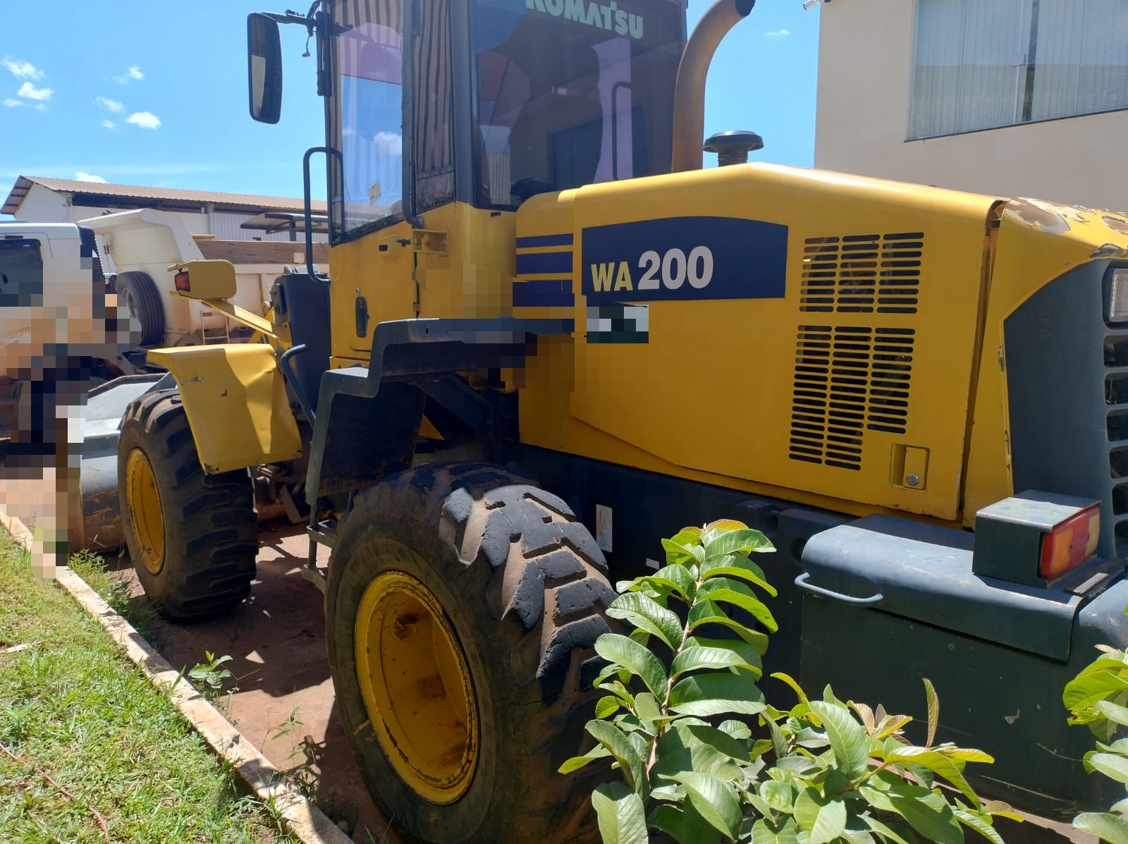 Pá Carregaderia Komatsu WA200 2008 - Imagem 1